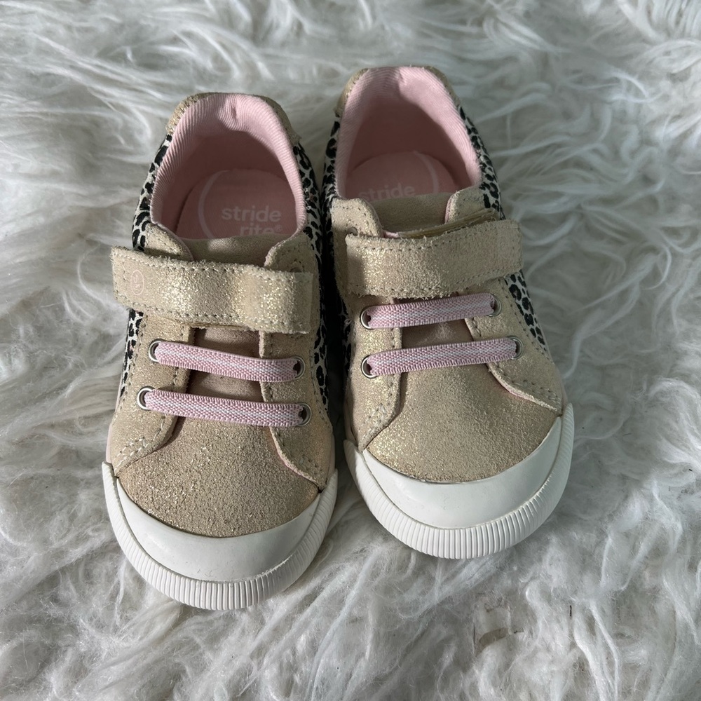 Stride Rite 5.5 Pretty in Pink Cheetah print shoes